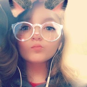 Meet your Posher, Mara